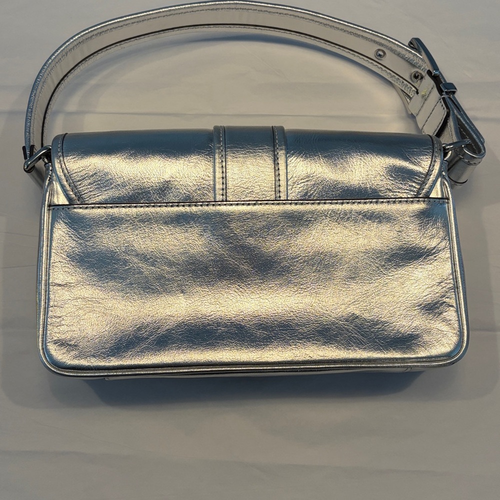 Micheal Kors Colby Silver Leather Shoulder Bag - Picture 7 of 9